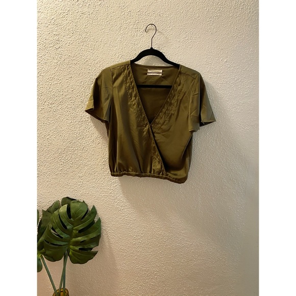Green Satin Short Sleeve Top - Picture 2 of 7